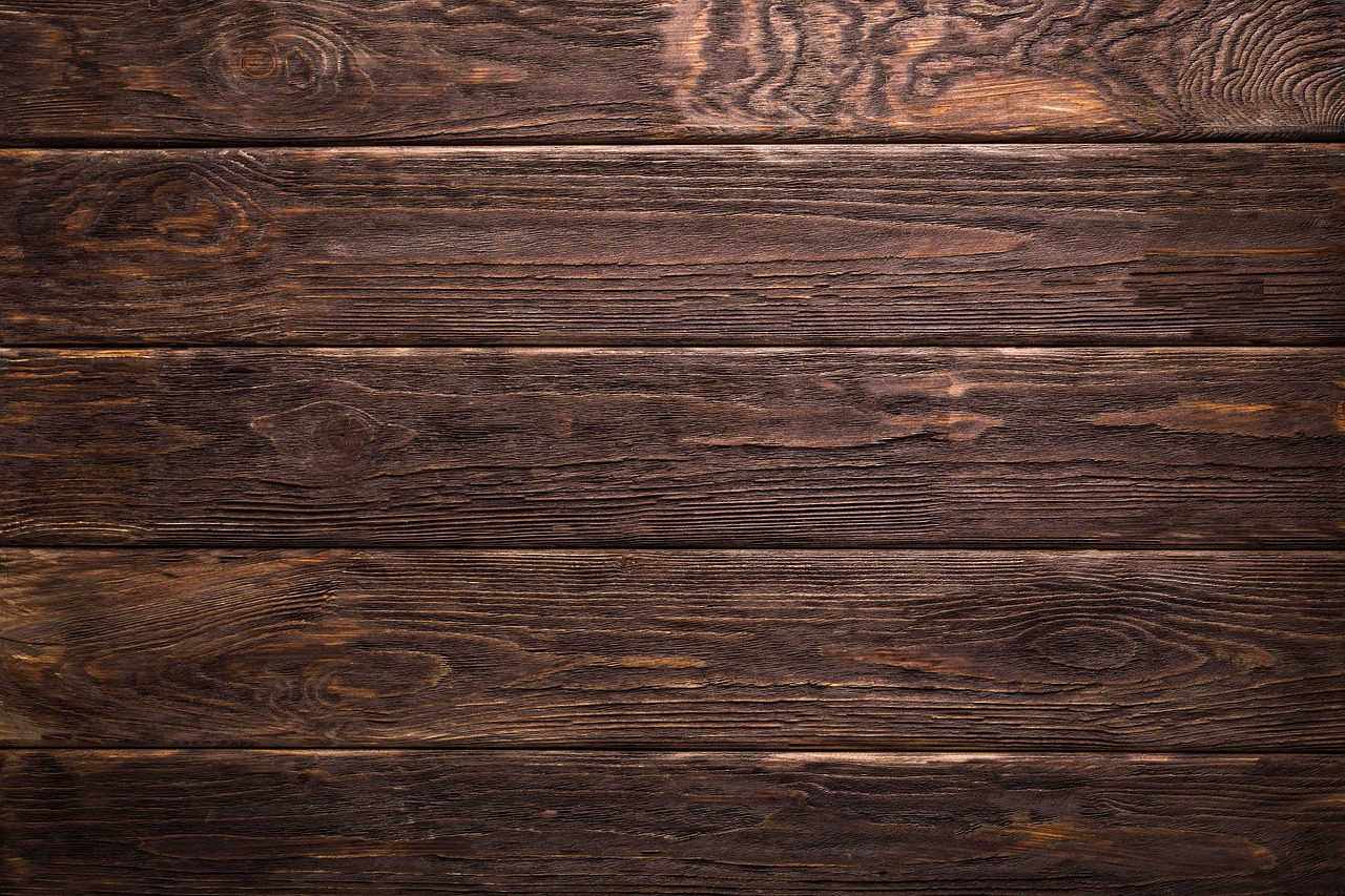 Drewniana podbitka – świerk skandynawski. Lakierobejca do podbitki